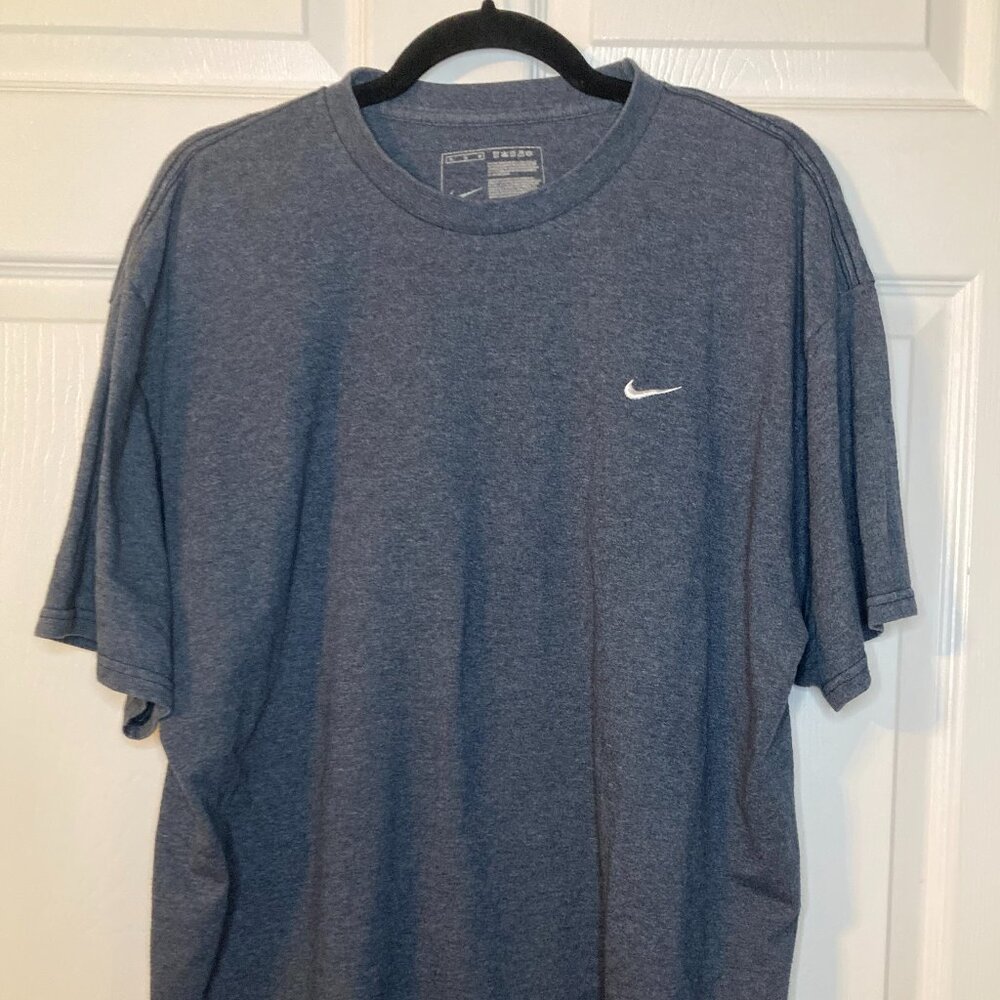 Nike Sportswear Club Gray Men's T-Shirt - Embroidered Chest Logo - Size XL